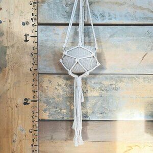 Macrame plant hanger